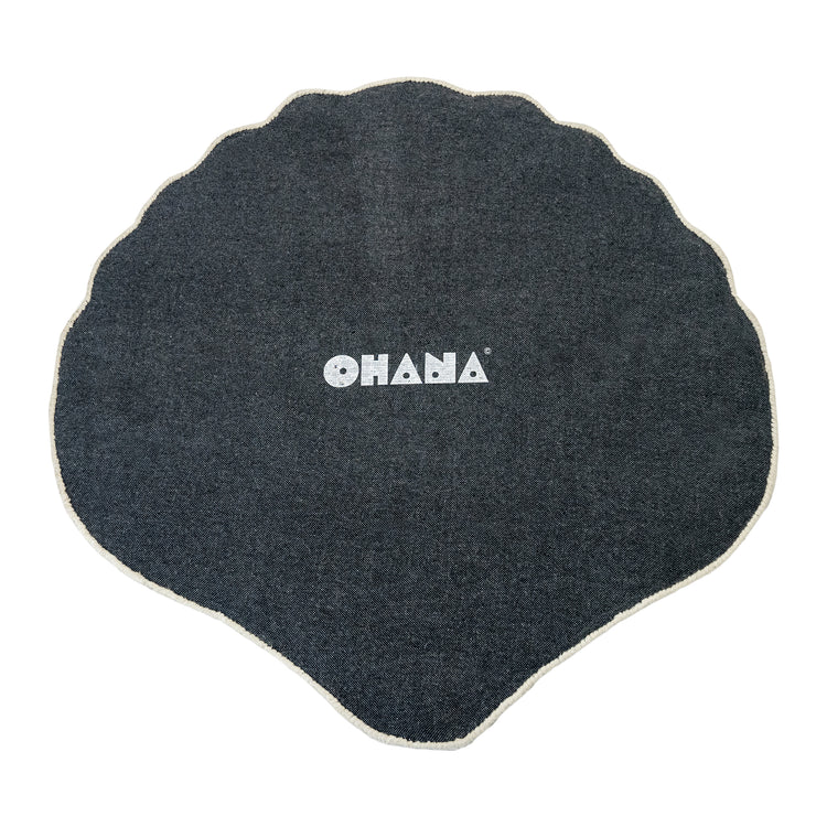 Queen Scallop Rug – hand-tufted multicolour shaped rug by Ohana