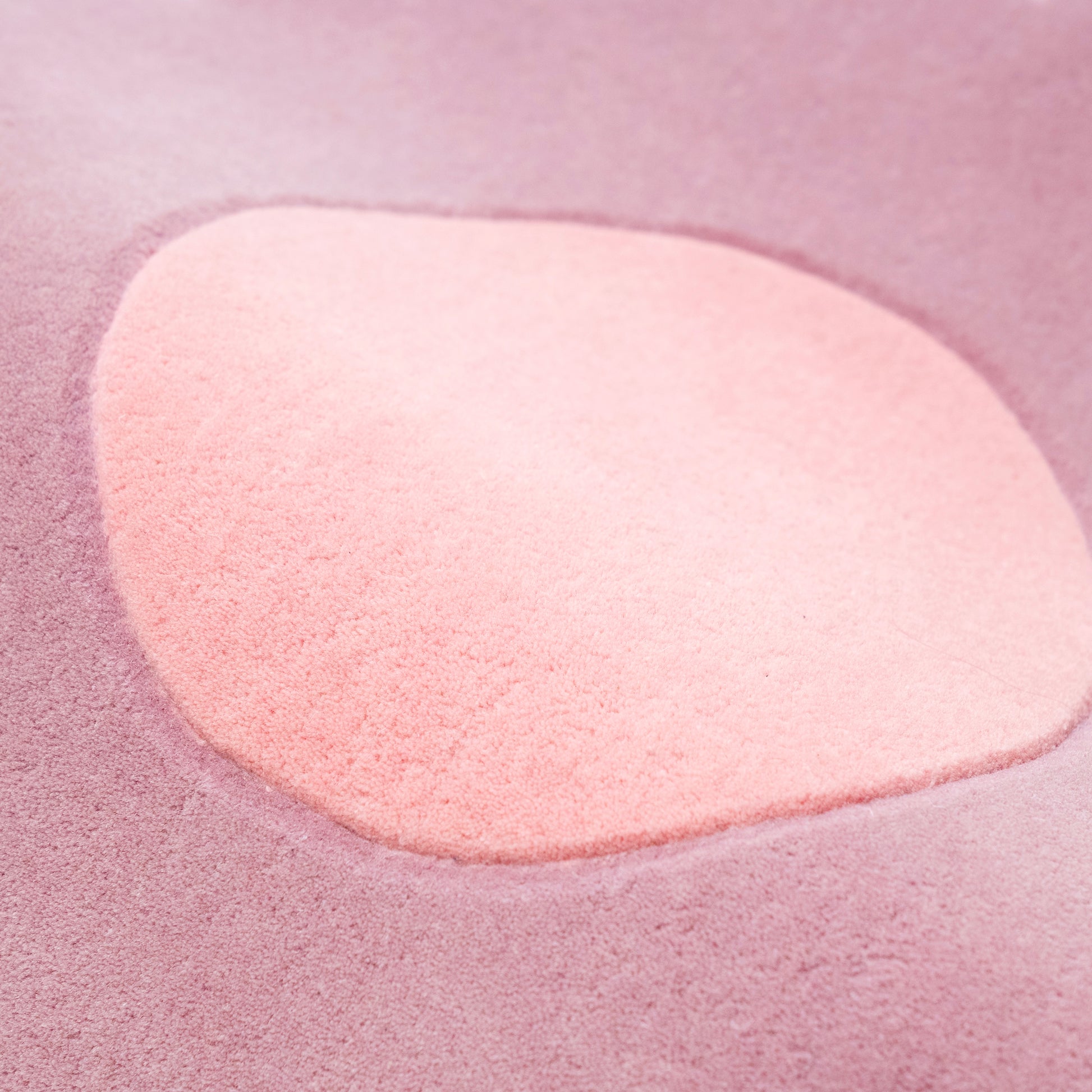 Pink Blossom Rug Wool – hand-tufted pink flower-shaped rug by Ohana