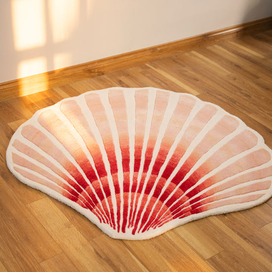 Queen Scallop Rug – hand-tufted multicolour shaped rug by Ohana