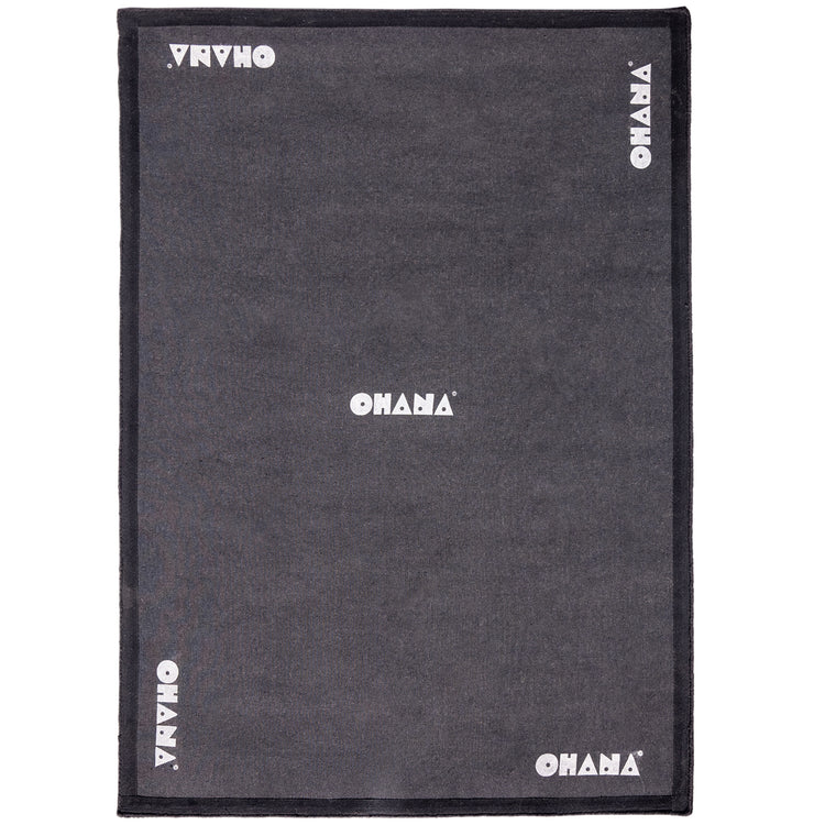 Black Gaia Rug – hand-tufted black rectangular rug by Ohana