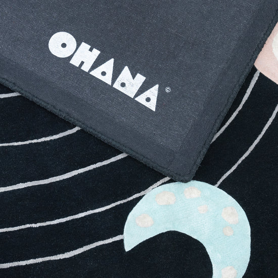 Black Space Rug – hand-tufted black rectangular rug by Ohana