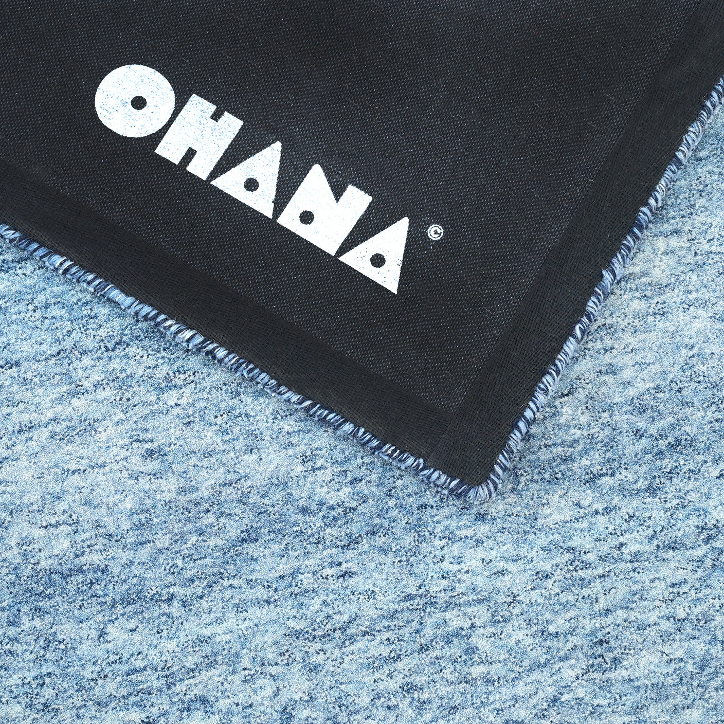 Tie Dye Blue Rug – hand-tufted blue rectangular rug by Ohana