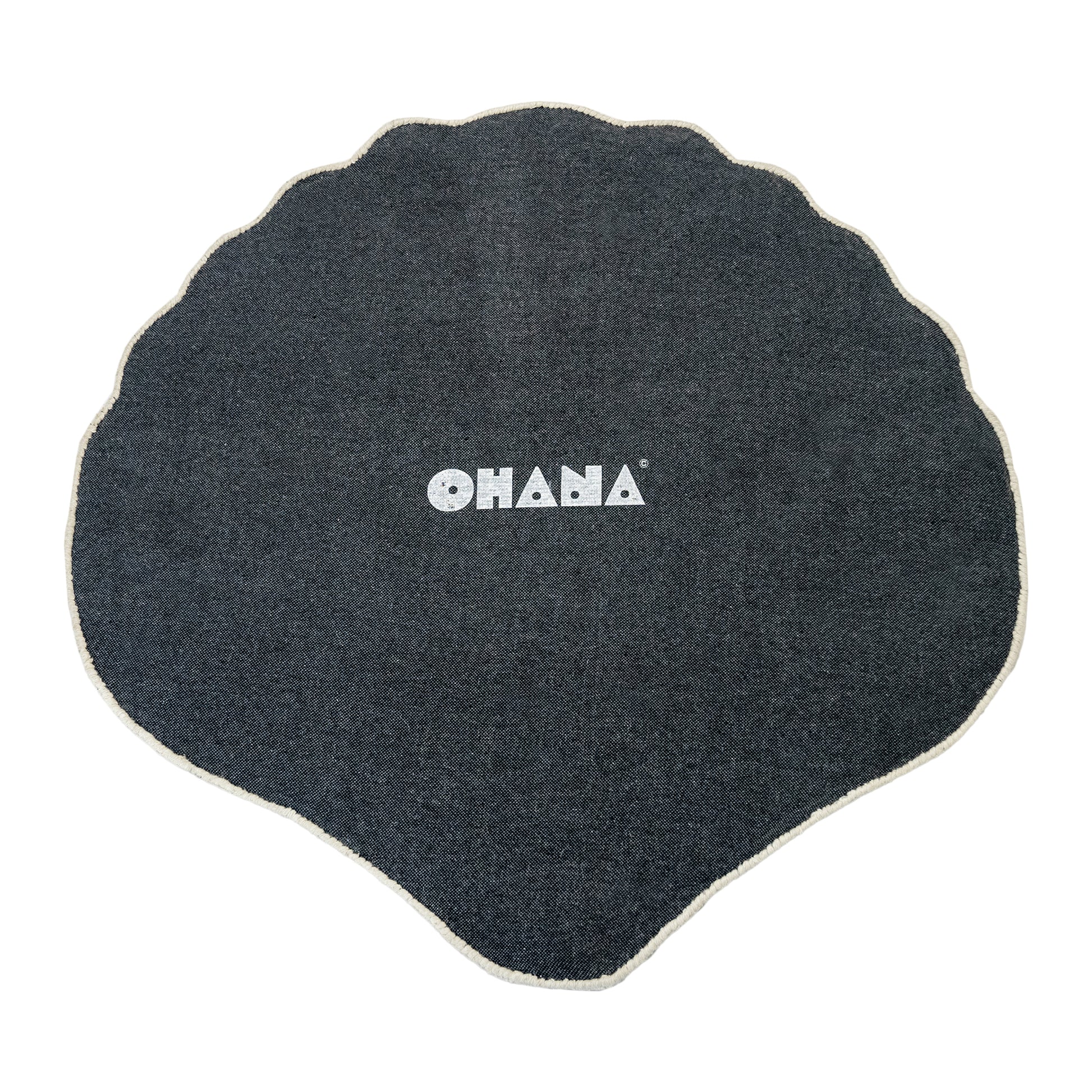 Queen Scallop Rug – hand-tufted multicolour shaped rug by Ohana