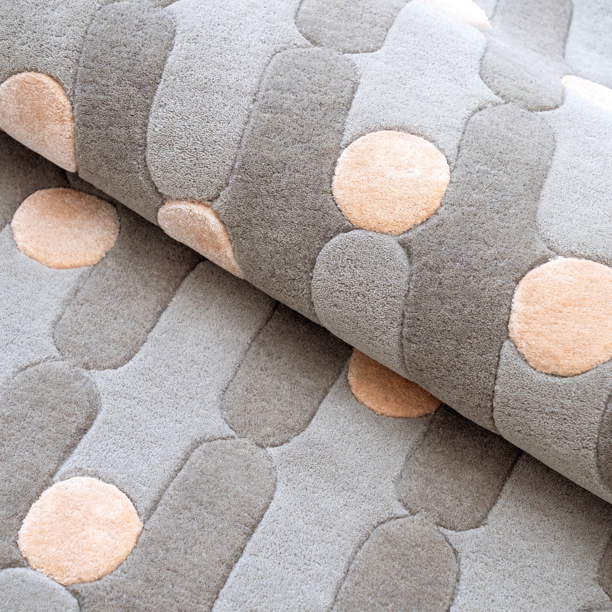 Wave Dots Grey Rug – hand-tufted grey rectangular rug by Ohana