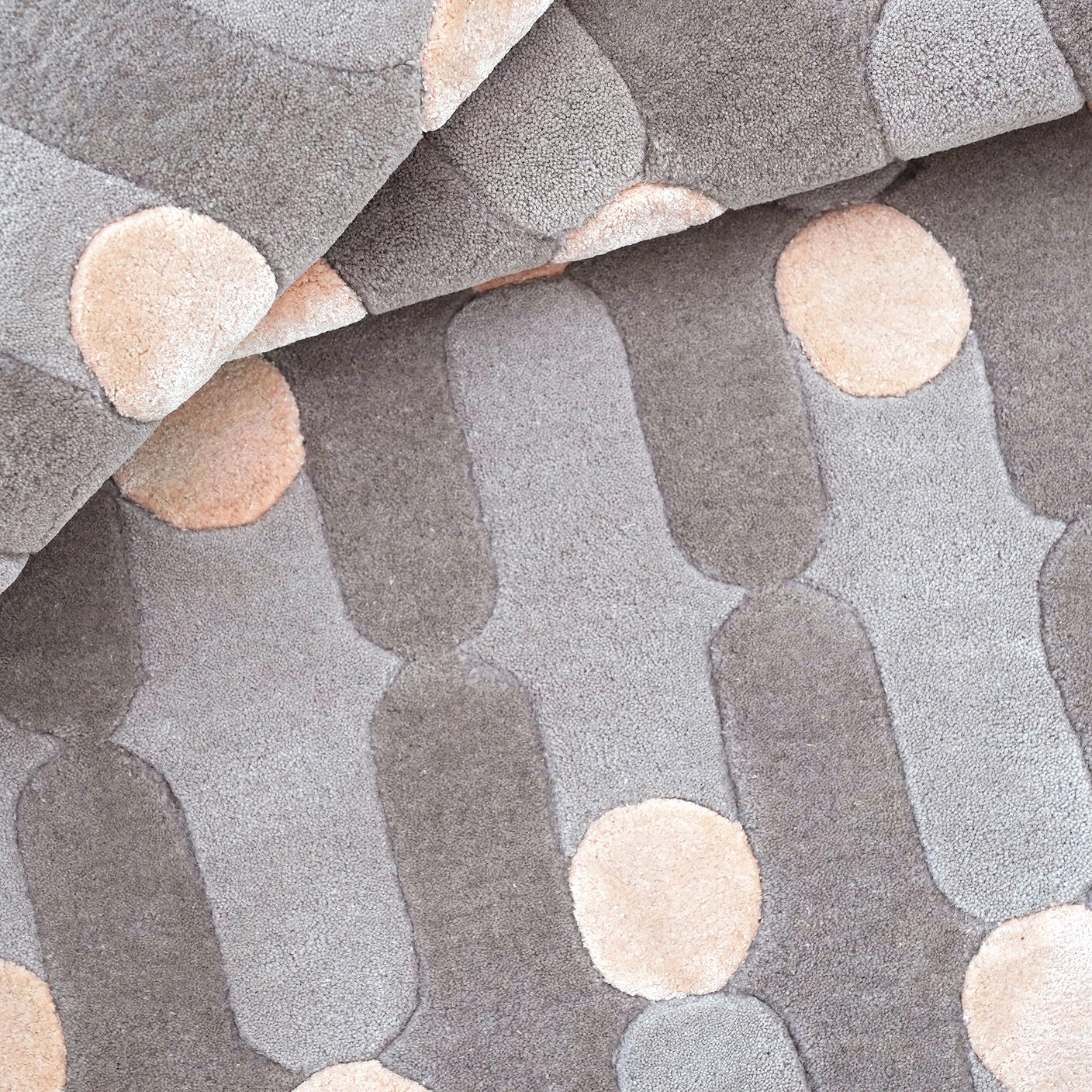 Wave Dots Grey Rug – hand-tufted grey rectangular rug by Ohana
