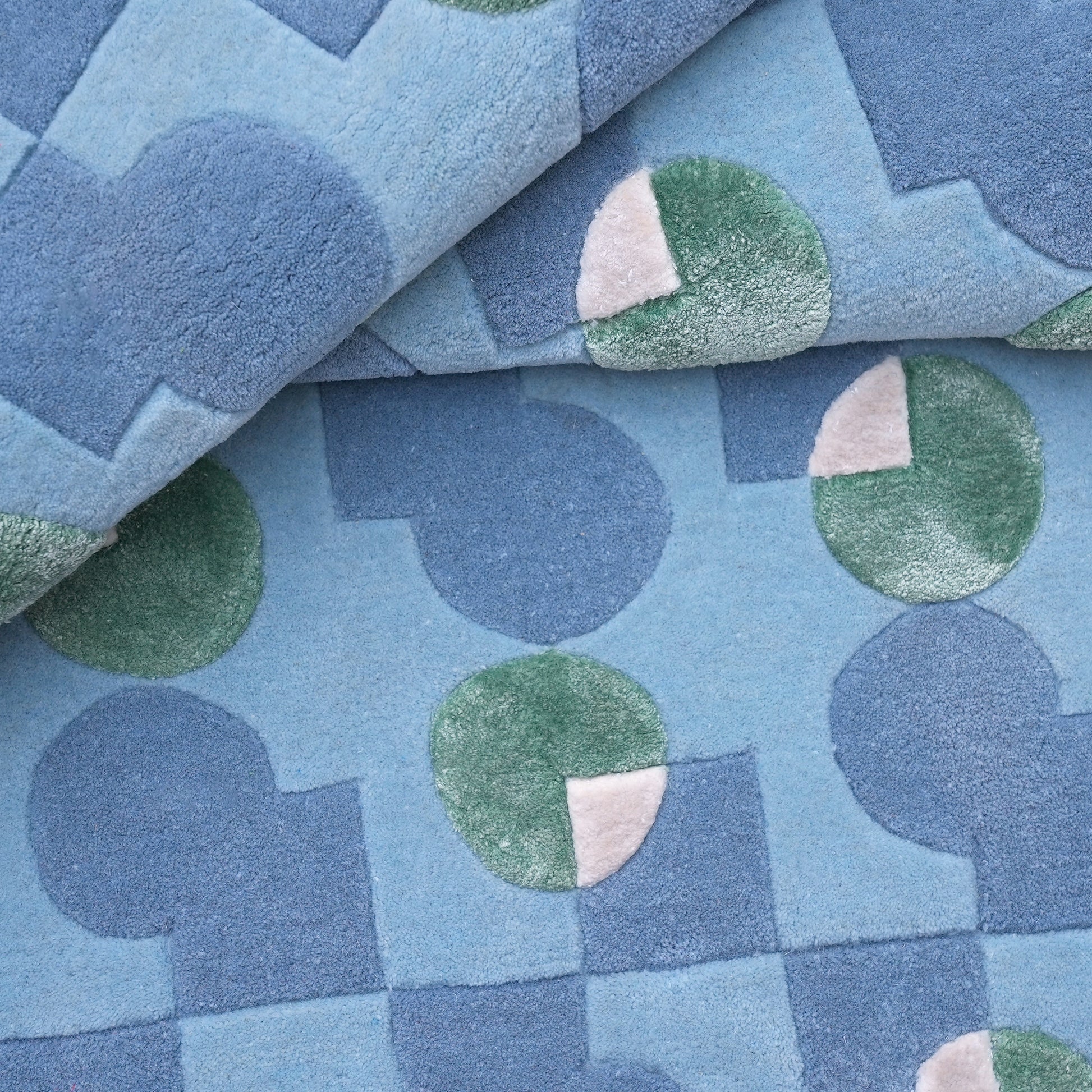 Ci & Sq Blue Rug – hand-tufted blue rectangular rug by Ohana
