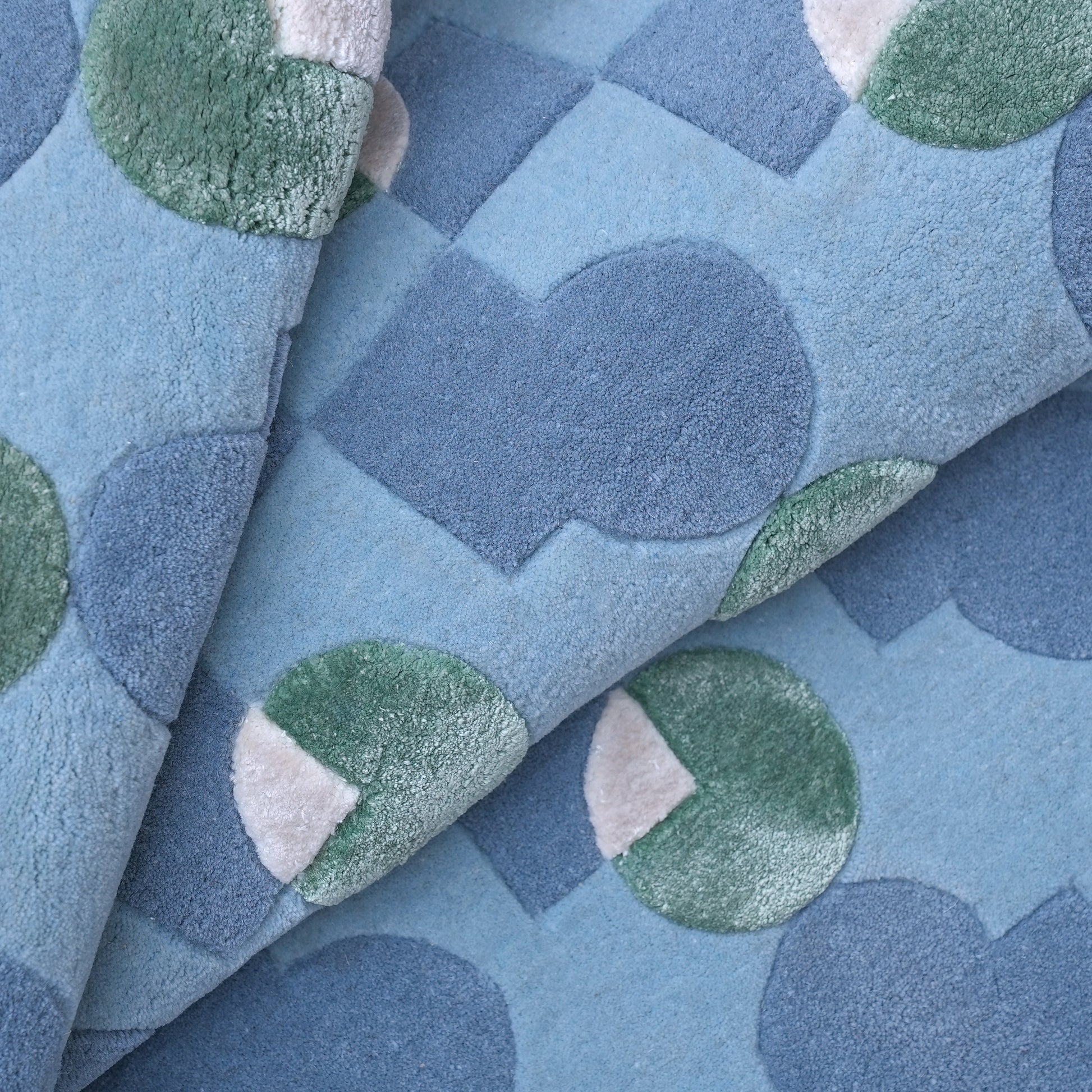 Ci & Sq Blue Rug – hand-tufted blue rectangular rug by Ohana