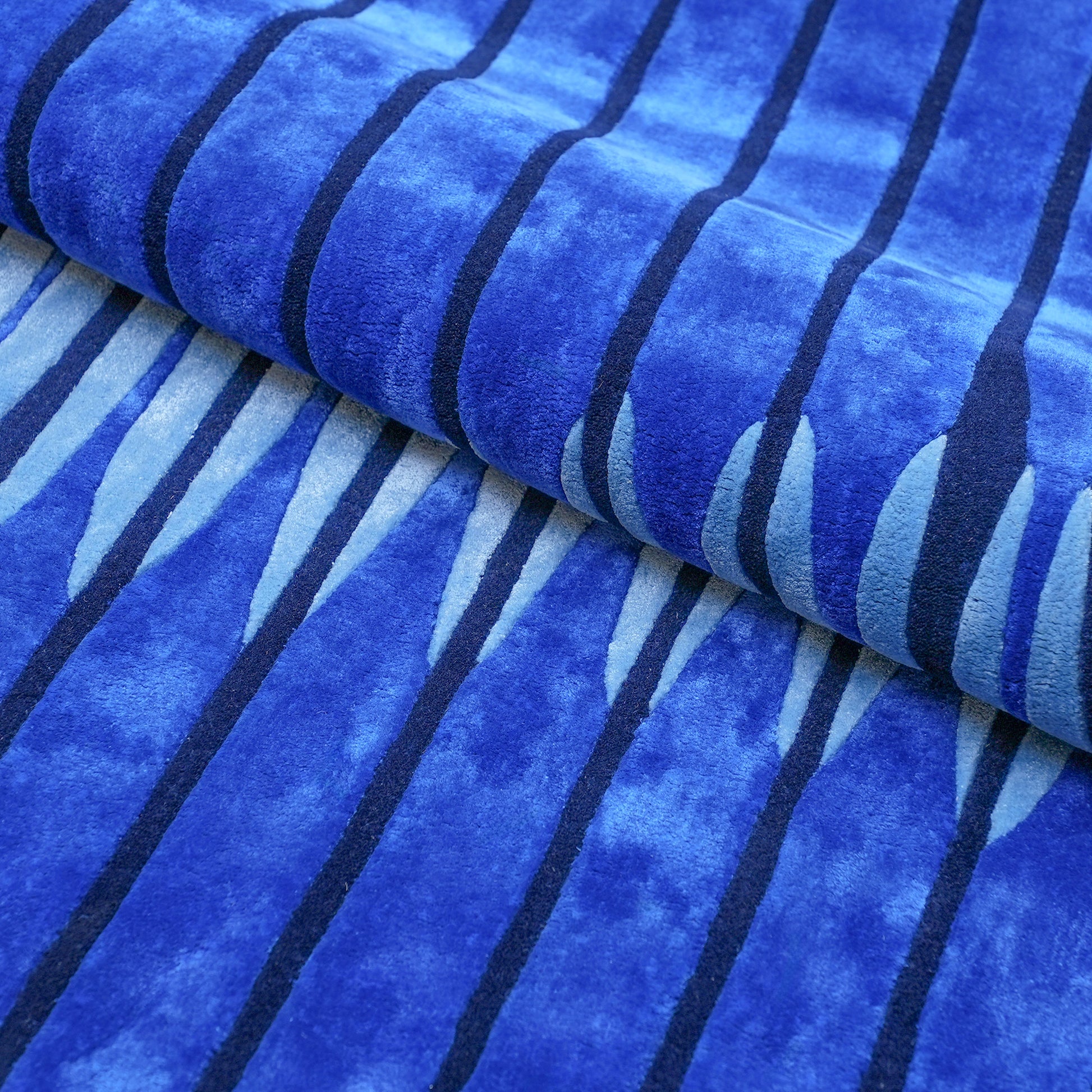 Vesica Blue Rug – hand-tufted blue rectangular rug by Ohana